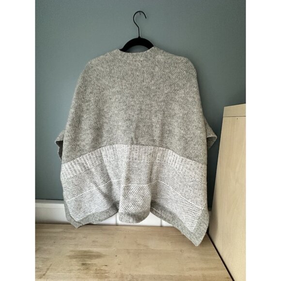 Size M/L BANANA REPUBLIC Grey Birdseye Sweater Poncho Cardigan Merino Wool Blend - Picture 4 of 5